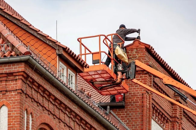 Under Heathrow’s Flight Path, Hounslow’s Old Roofs Face a Modern Problem